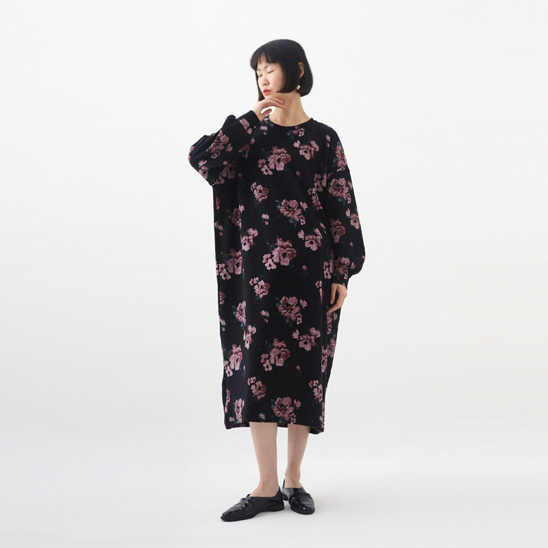 花朵复古质感宽松针织连衣裙小鱼秋季休闲黑色长袖简约长裙子