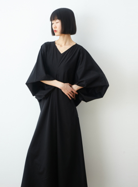 黑色复古造型蝙蝠袖连衣裙 小鱼春夏季新款宽松V领纯棉小众长款裙