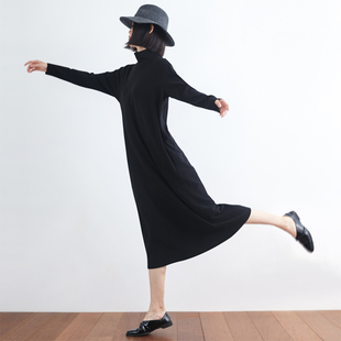 宽松显瘦半高领打底连衣裙小鱼秋冬季黑色百搭简约长袖女针织长裙