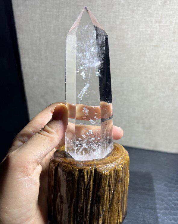 천연 화이트 크리스탈 컬럼 완전히 감싼 스톤인스톤 크리스탈 인크리스탈 블루 니들 컬럼