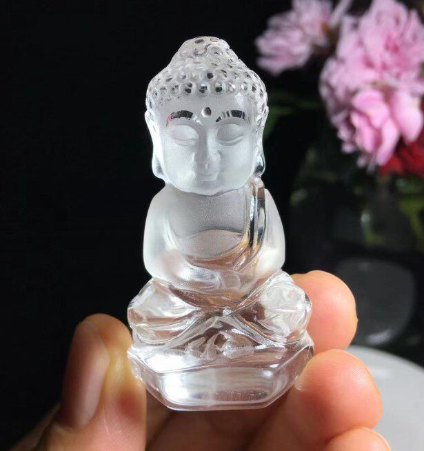 순수한 크리스탈과 절묘한 조각으로 이루어진 천연 화이트 크리스탈  부처님 작은 장식품