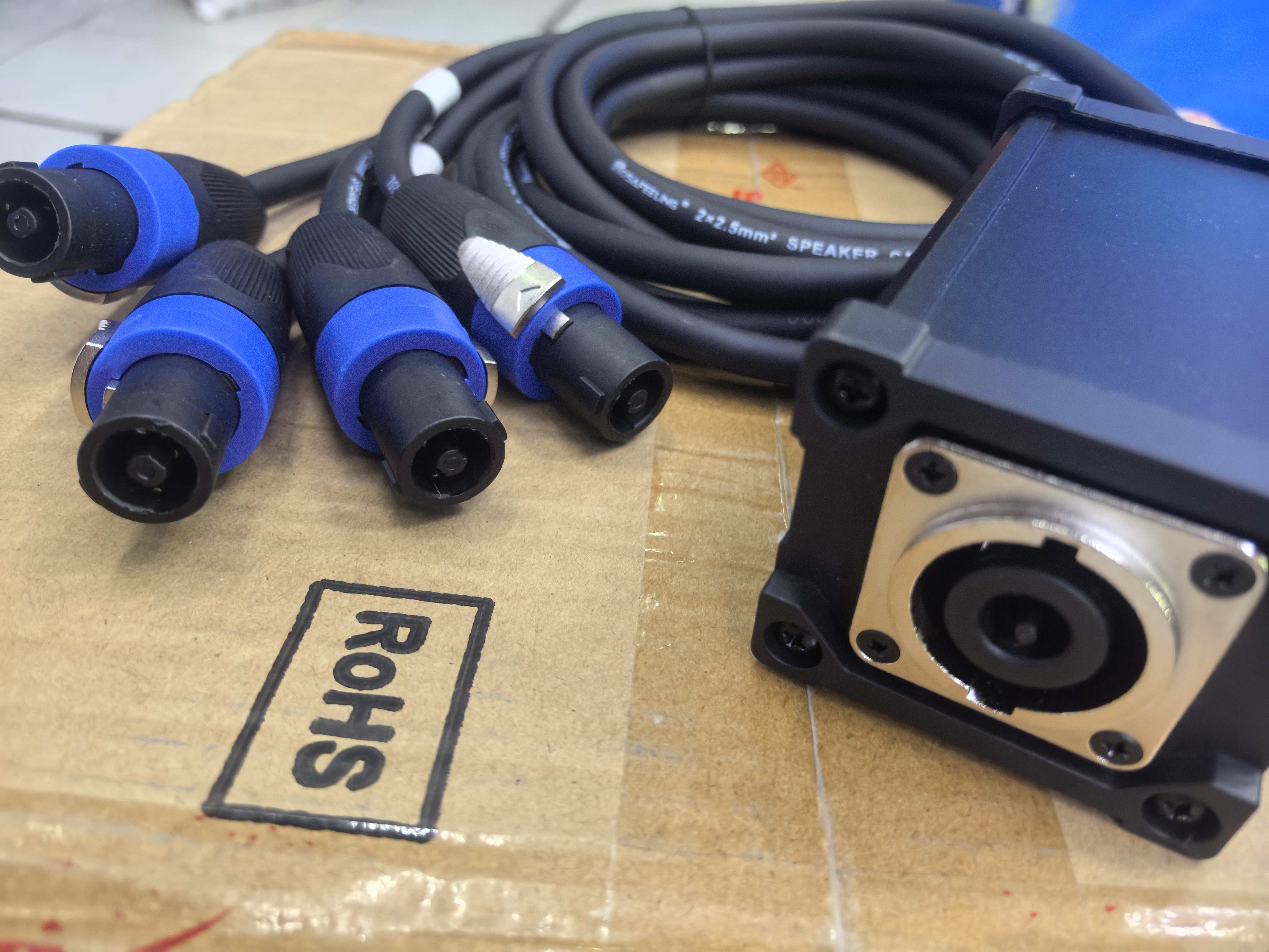 专业线阵音响音箱插座连接器8芯转4路分线器转换器适配器连接线缆