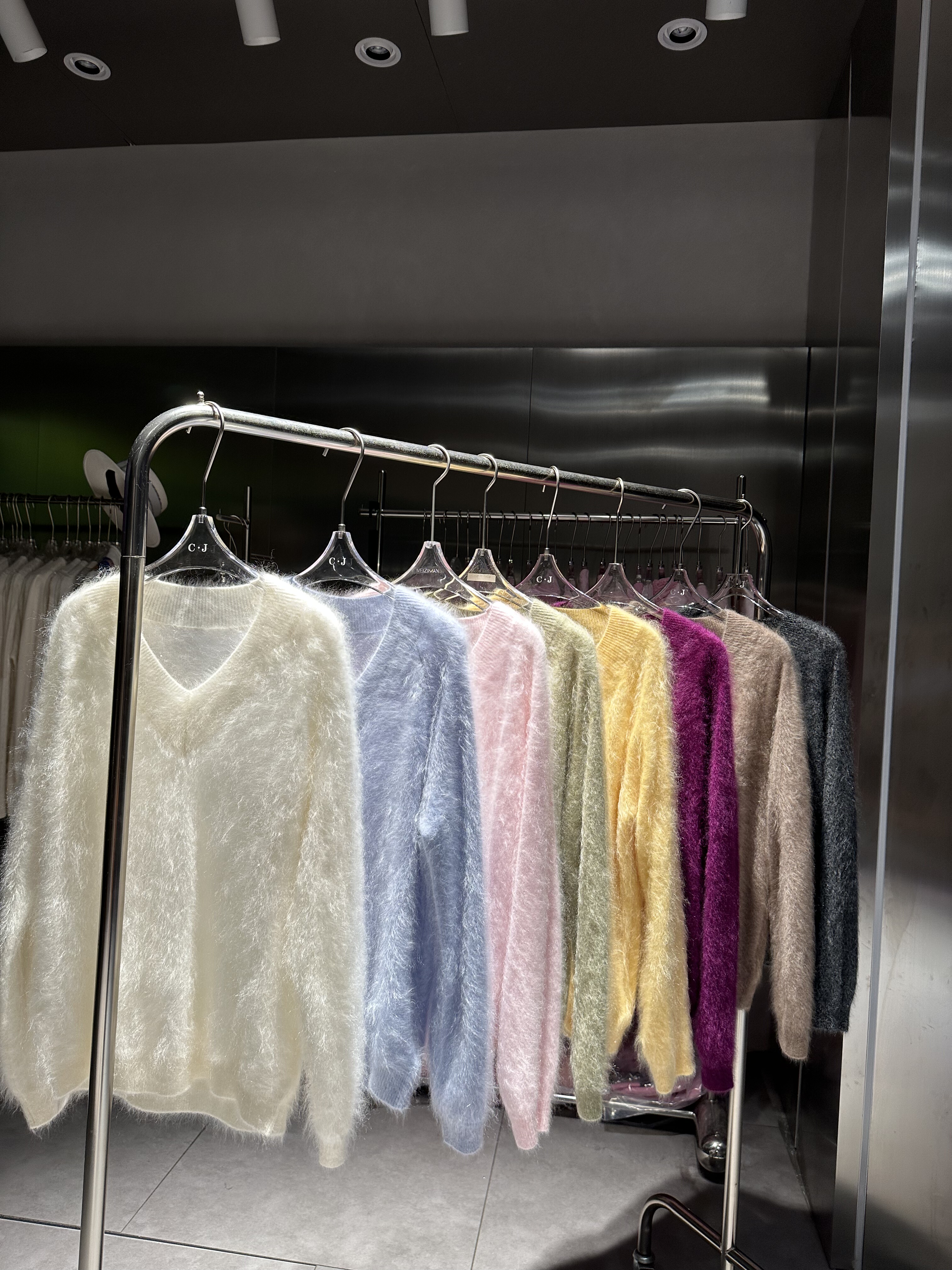 2025新款 简约100%山羊绒衫女拉毛羊绒宽松显瘦V领毛衣