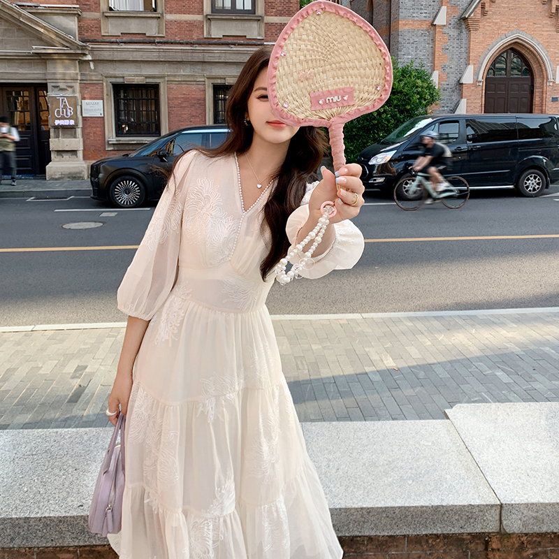 莱赛尔天丝连衣裙2025夏季新款收腰显瘦白色法式优雅刺绣V领长裙，女装连衣裙，世纪海洋