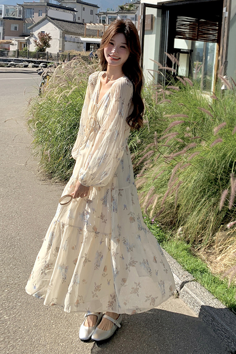 豆蔻庄园油画氛围裙法式度假风仙女裙气质花卉压褶系带连衣裙,女装连衣裙,世纪海洋