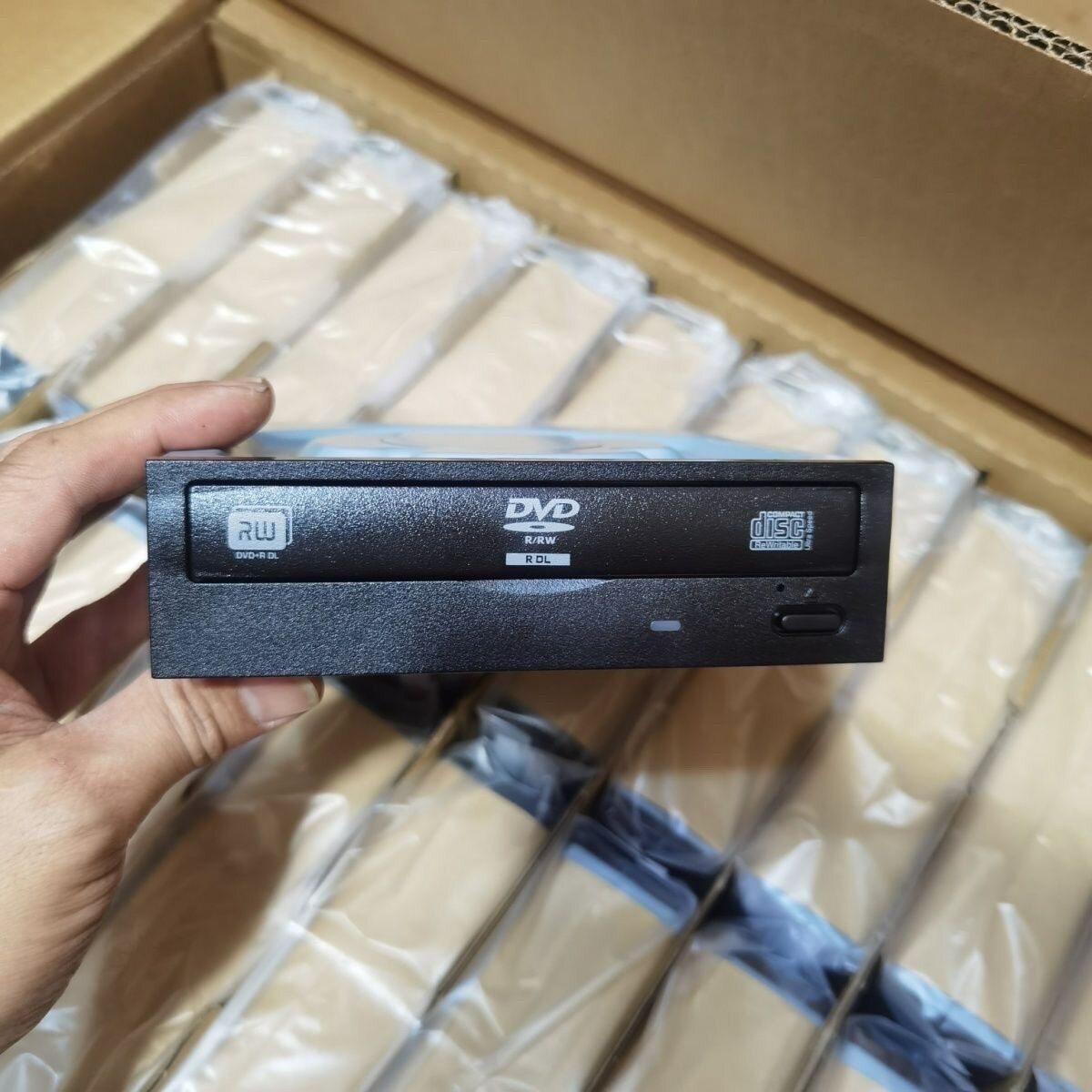 建兴DH-16AFSH刻录机驱动器台式机光驱SATA串口全新图片