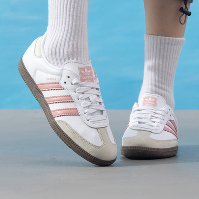 Adidas阿迪达斯三叶草新款春秋女子绒面鞋头时尚运动板鞋JI2677