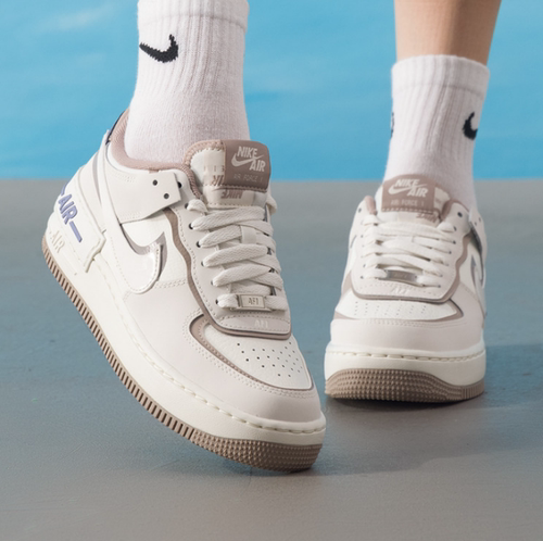 Nike耐克正品新款春秋女子时尚拼接透气缓震百搭运动休闲鞋IO7594