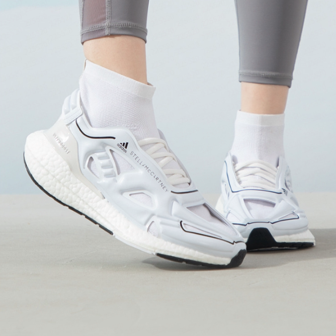 Adidas阿迪达斯正品新款夏季女款系带高帮日常缓震跑步鞋GY6110