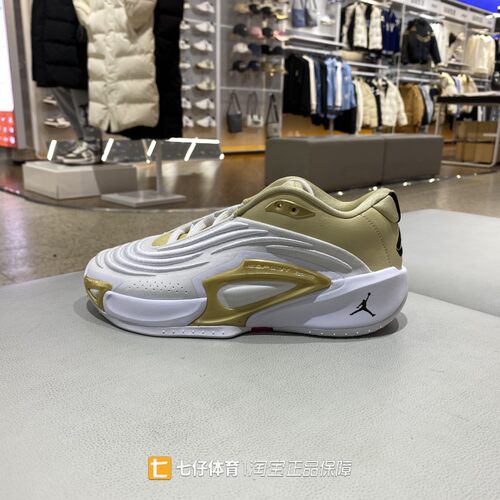 耐克男缓震中帮篮球鞋