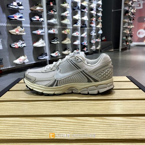 Nike耐克男款休闲鞋织物透气