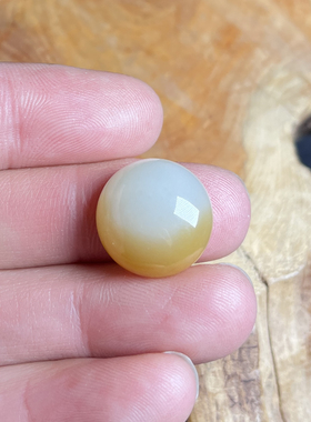 和田玉新疆且末糖白玉戒面