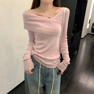 春秋冬季法式设计感温柔风交叉V领露肩针织衫斜肩打底毛衣女内搭