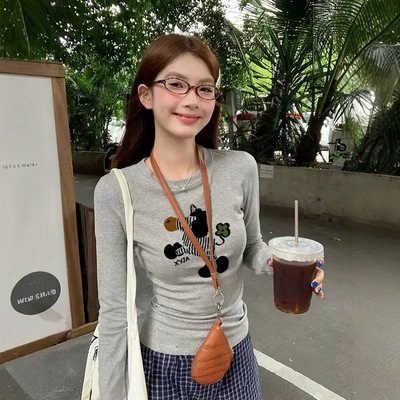 圆领灰色长袖t恤修身打底内搭