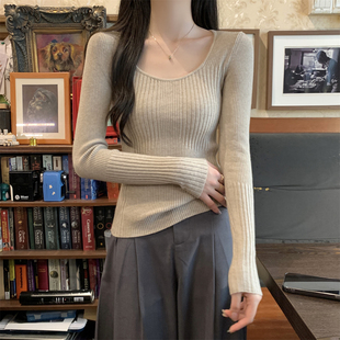 短款 针织上衣女2026春秋冬内搭毛衣 女独特别致U领修身 低领打底衫