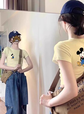 奶黄色正肩短袖t恤女2026夏季甜辣妹修身小个子洋气卡腰短款上衣