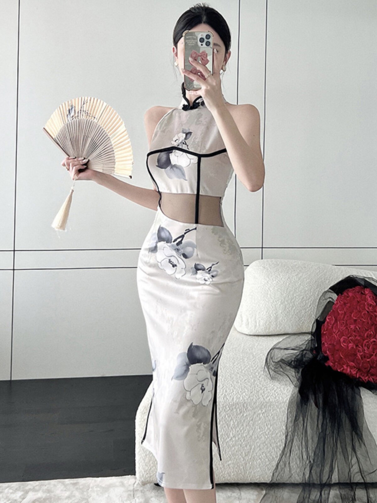 새롭게 개선된 치파오 소녀스러운 디자인 메쉬 스플라이싱 섹시한 중간 길이의 슬림 민소매 드레스