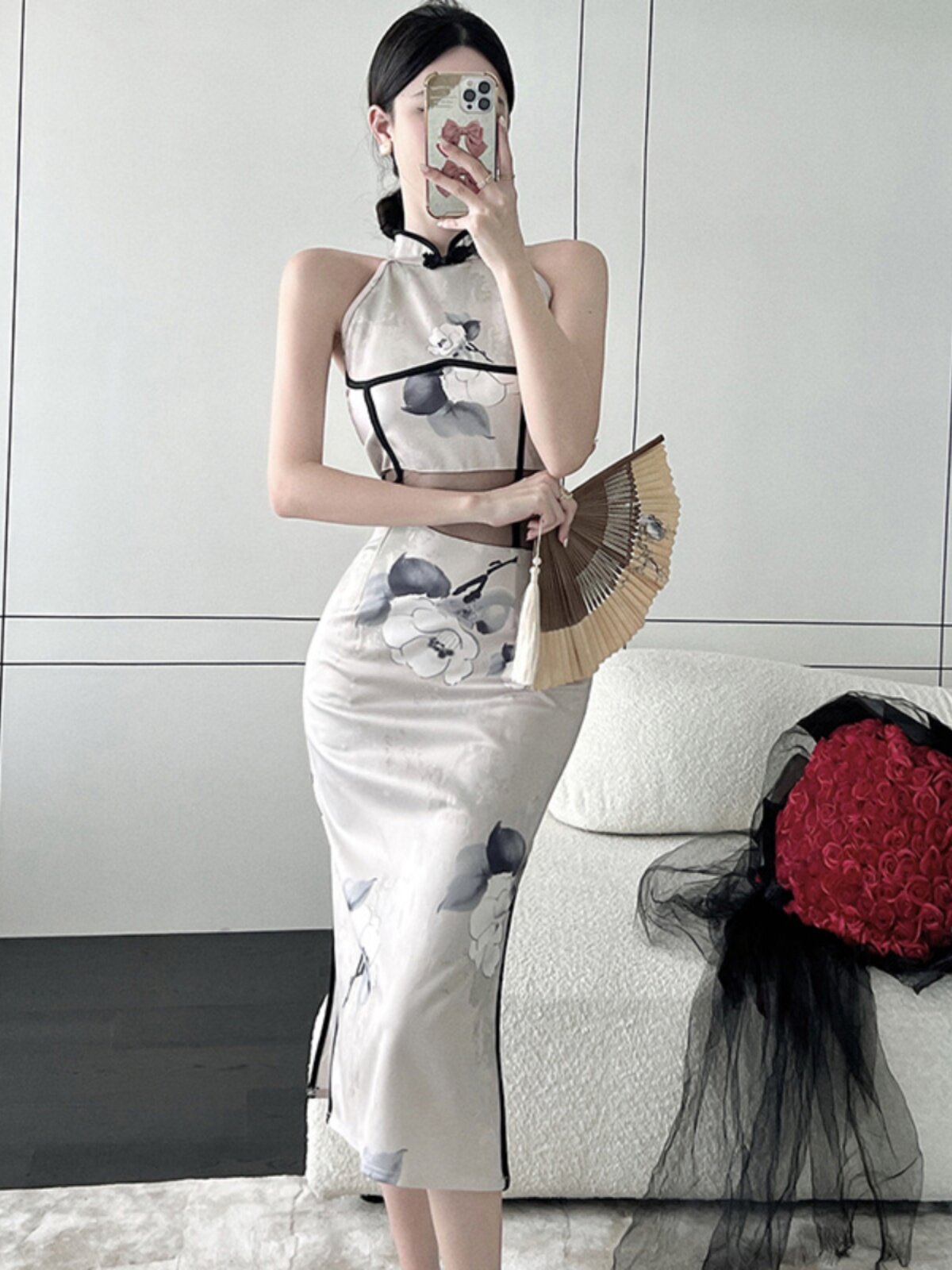 새롭게 개선된 치파오 소녀스러운 디자인 메쉬 스플라이싱 섹시한 중간 길이의 슬림 민소매 드레스