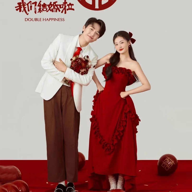 新款影楼轻婚纱情侣拍照摄影礼服室内喜嫁风红色抹胸复古主题服装