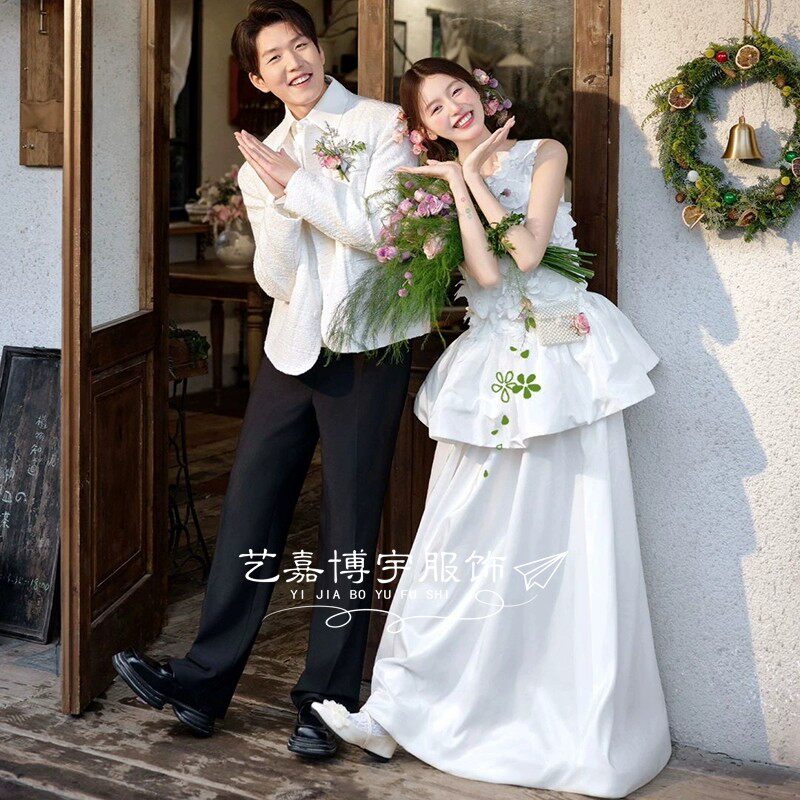 影楼25新款主题服装清新情侣拍照简约婚纱照写真旅拍少女礼服摄影