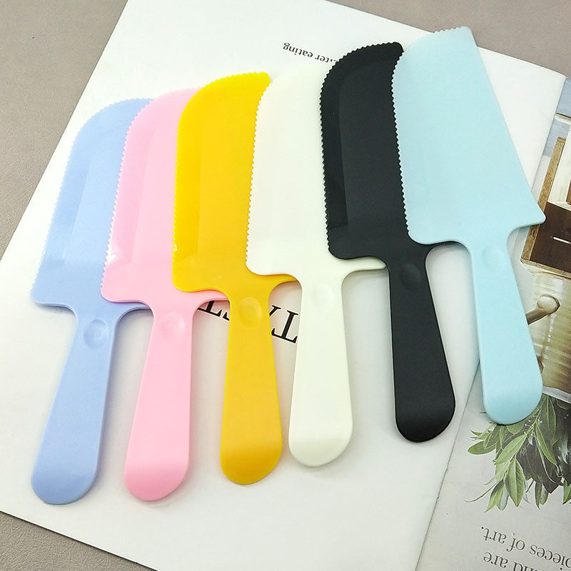 生日蛋糕刀切刀一次性锯齿铲刀独立包装加厚加长彩色带齿实心刀