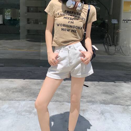 白色卷边牛仔短裤女热裤新款夏秋季薄款宽松阔腿裤直筒翻边短裤子