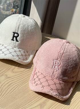 新款冬天羊羔绒R字母刺绣棒球帽女韩版加厚鸭舌帽子时尚保暖帽子