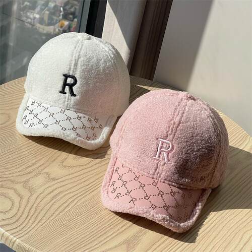 新款冬天羊羔绒R字母刺绣棒球帽女韩版加厚鸭舌帽子时尚保暖帽子