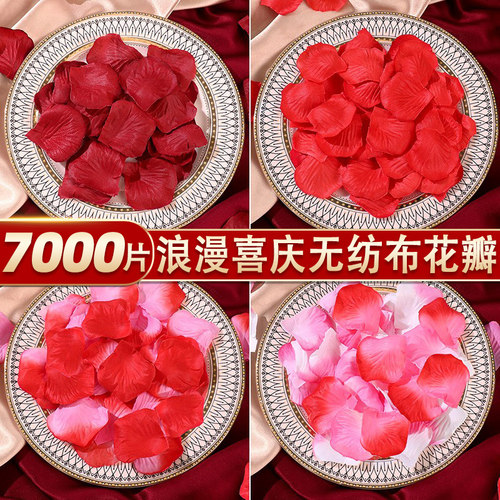 浪漫制造床上婚庆用品仿真花瓣