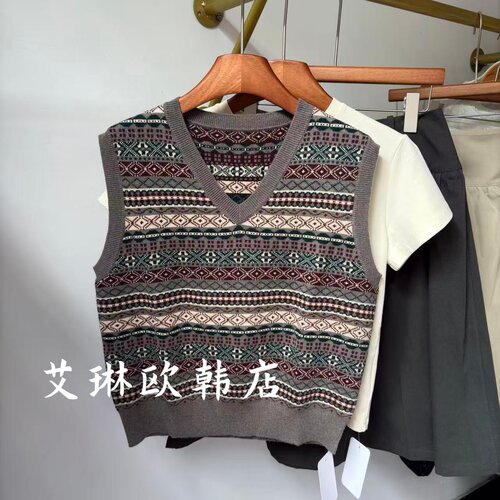 QS20170早秋款V领提花羊毛马甲女