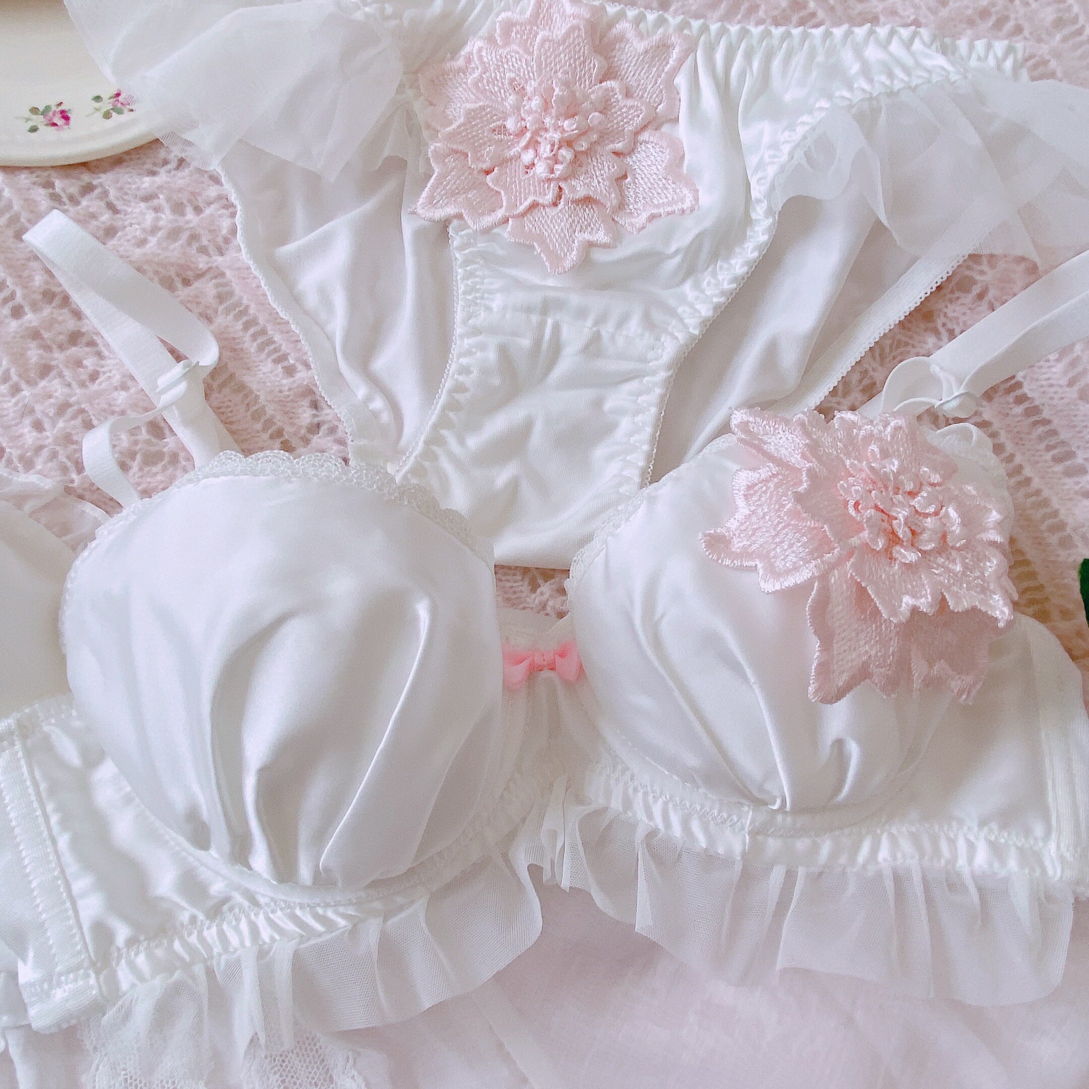 富贵花朵~缎面刺绣花朵日系大码钢圈甜美蕾丝少女聚拢内衣套装