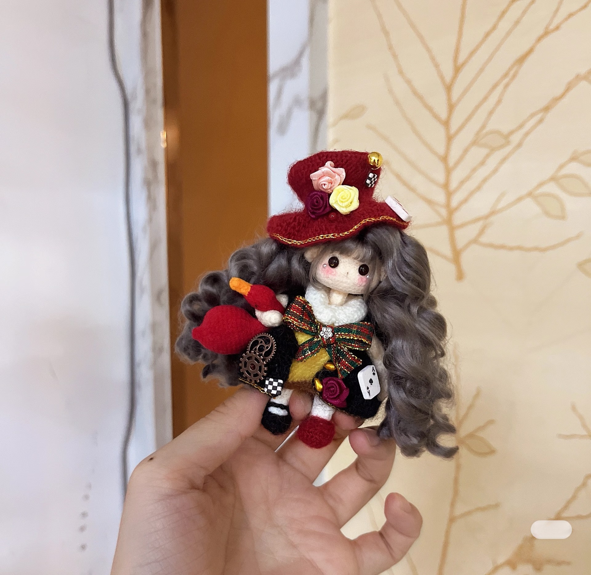 手工编织毛线玩偶摆件挂件成品圣诞鹅妹爱丽丝疯帽子可爱钩织