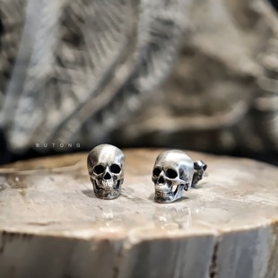 不同银匠 黑暗系哥特风通体925纯银复古骷髅头耳钉嘻哈朋克潮男女