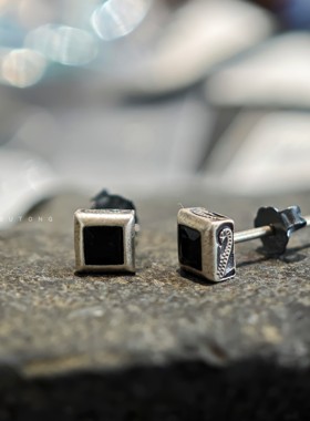 不同银匠 复古925纯银镶嵌黑色锆石方形耳钉简洁百搭嘻哈情侣耳饰