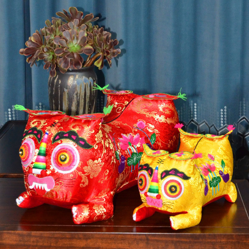 布老虎民间工艺品宝宝老虎枕头婴儿满月百天小老虎手工布艺玩偶