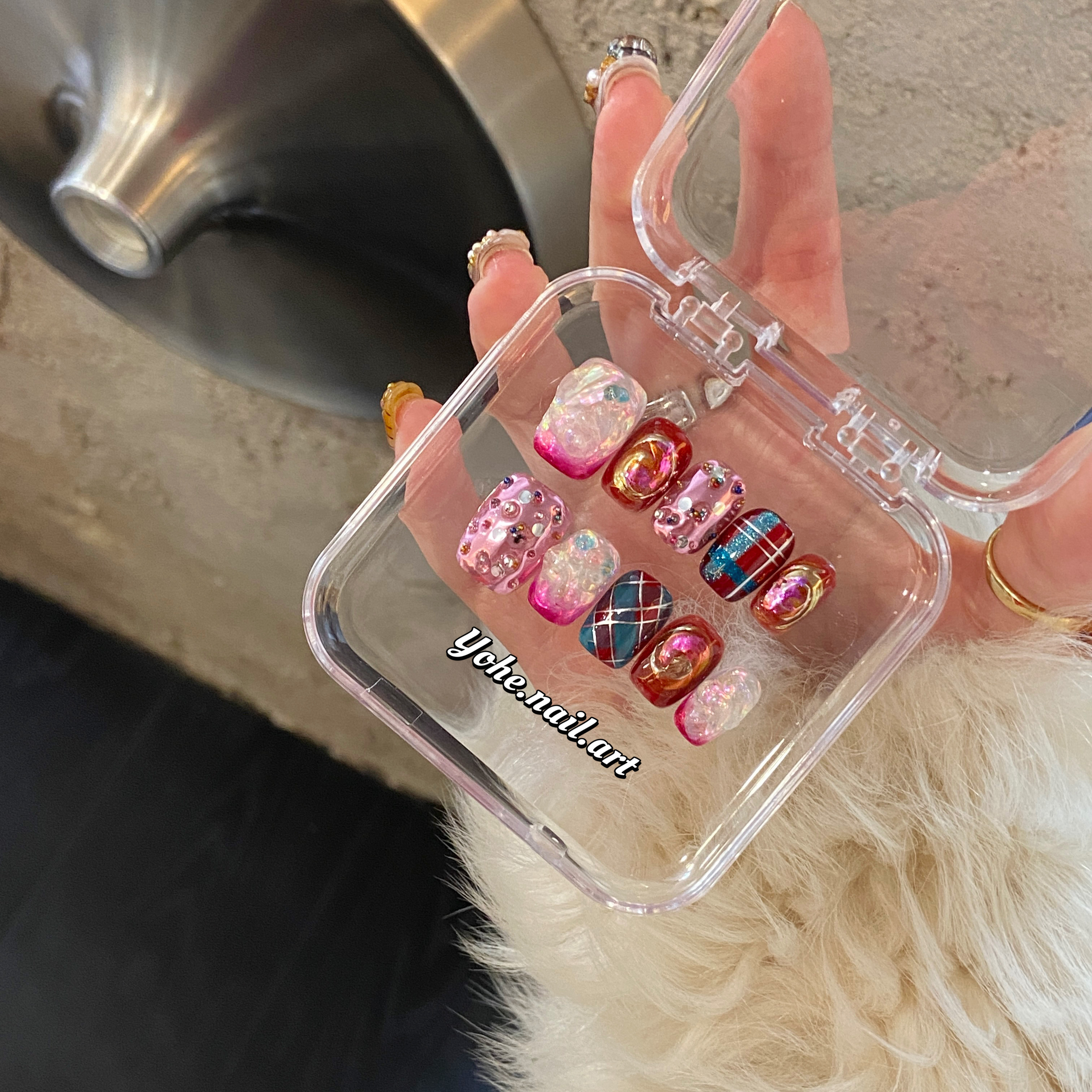 宥荷Studio 新年限定 霓虹格纹穿戴甲美甲定制假指甲手工定制短甲,彩妆/香水/美妆工具,穿戴甲/甲片,淘宝优惠券,粉丝福利购,淘宝优惠卷