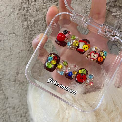 苹果嘉儿新年ins风穿戴甲美甲