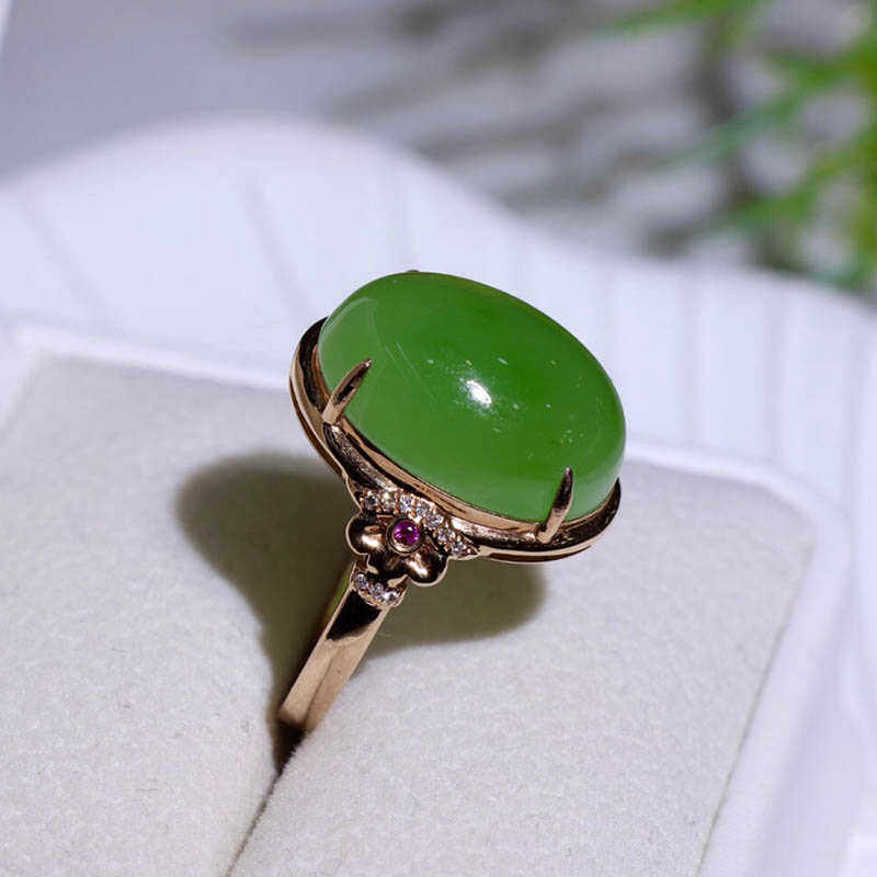 618活动天然和田玉戒指阳绿碧玉鸽子蛋面镶嵌18k金指环翡翠色戒子