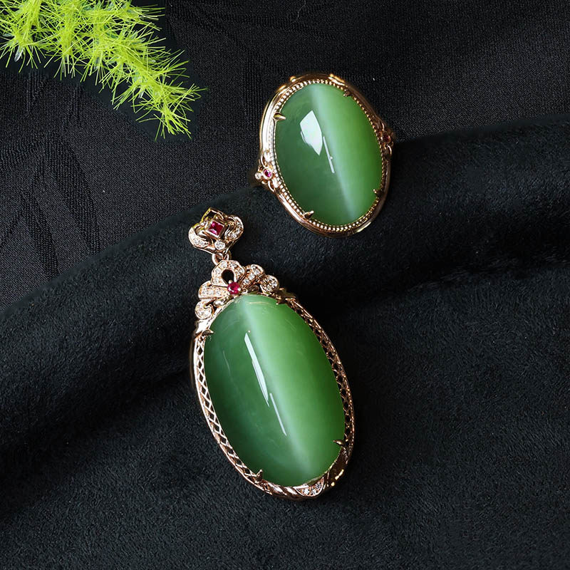 圣诞元旦礼品天然和田玉吊坠女a猫眼碧玉蛋面镶18k金项链戒指套装