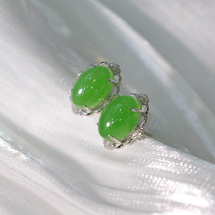焕新季天然和田玉耳坠女苹果绿碧玉蛋面镶嵌18k金耳钉a货送老婆