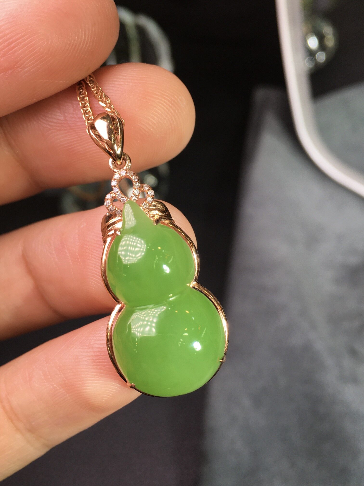 新品正宗天然和田玉吊坠女 苹果绿碧玉葫芦镶嵌18k金挂件送妈妈礼