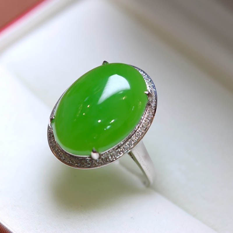焕新季天然和田玉戒指女满钻正宗苹果绿碧玉蛋面镶嵌18k金指环a货