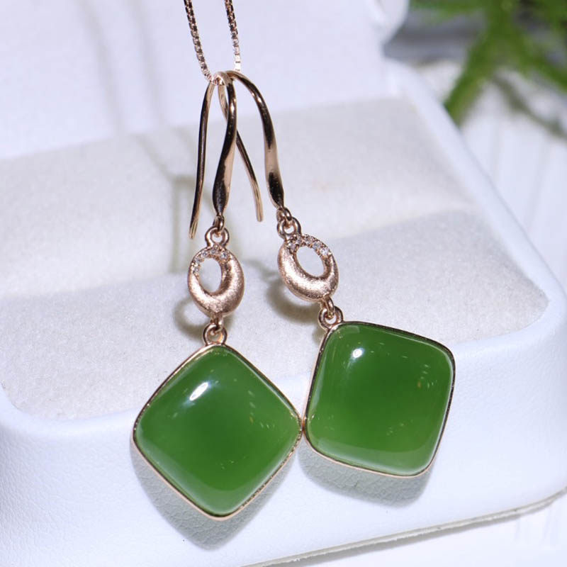 春季开门红天然和田玉耳环女菠菜绿碧玉方形镶嵌18k金耳坠送领导