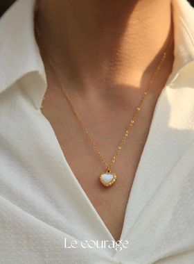 Le courage 巴黎旧梦 法式复古 少女感立体压花小桃心18K金项链