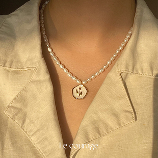 ‘永远 奥古斯都’法式 中古感珐琅吊坠淡水珍珠项链 courage