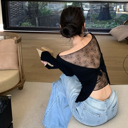 韩系小众设计感后背蕾丝拼接长袖T恤女早秋辣妹修身显瘦短款上衣