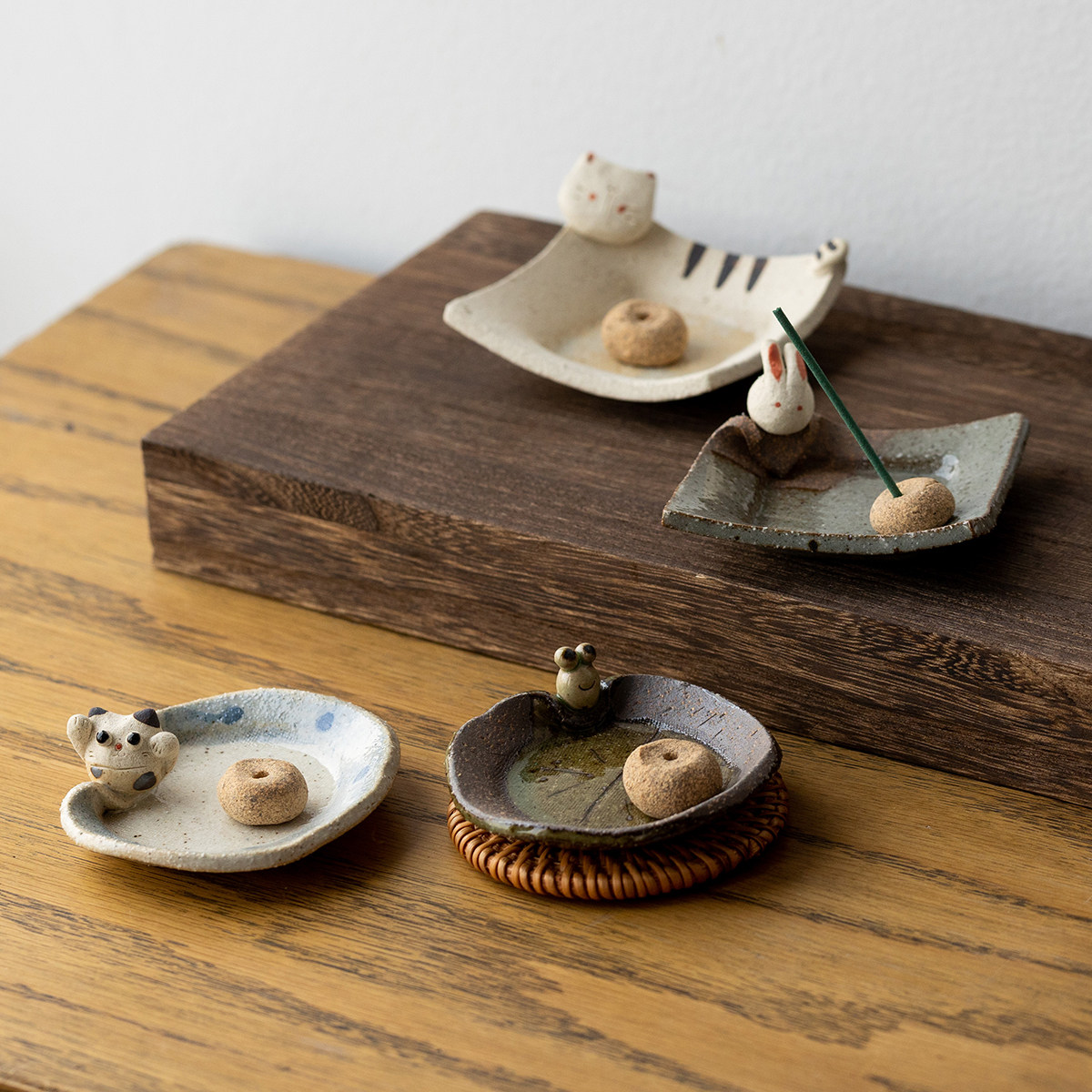 日本进口濑户烧手作粗陶可爱猫咪兔子香立香皿日式复古线香插香盘