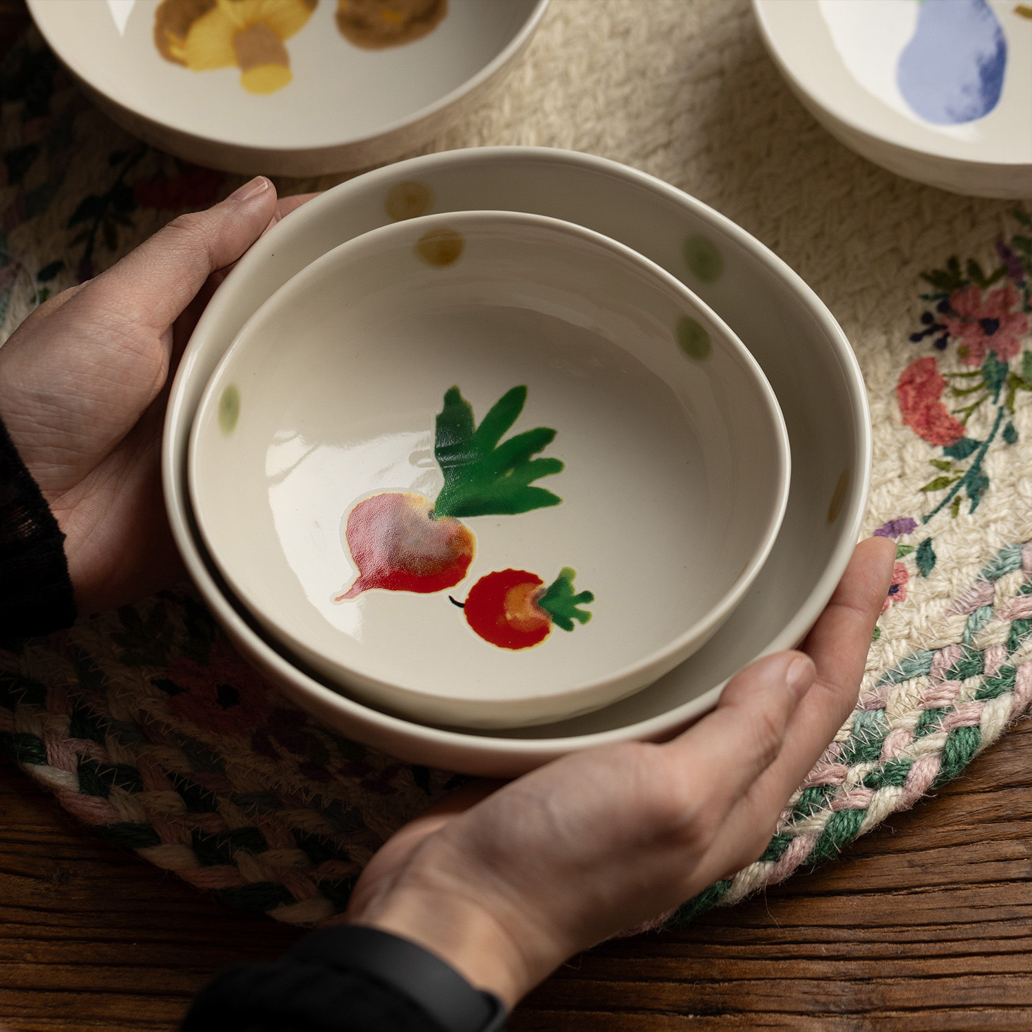 日本进口可爱蔬菜萝卜陶瓷钵碗日式餐具米饭碗深菜盘釉下彩大汤碗
