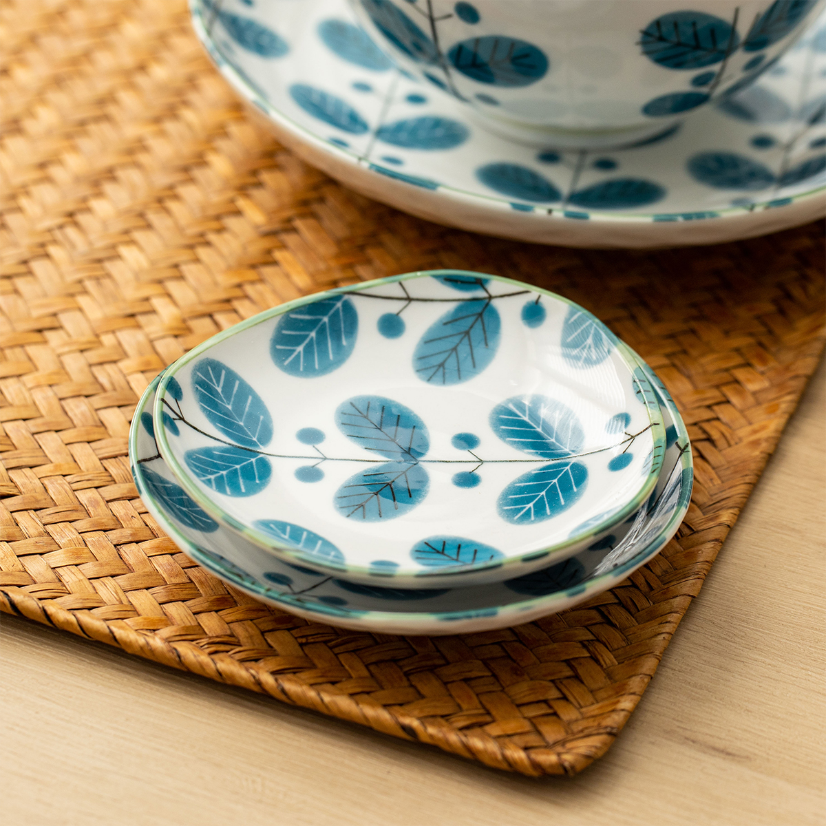 日本进口美浓烧绿色森林碗盘碟餐具日式盖饭碗深菜盘家用骨碟汤碗