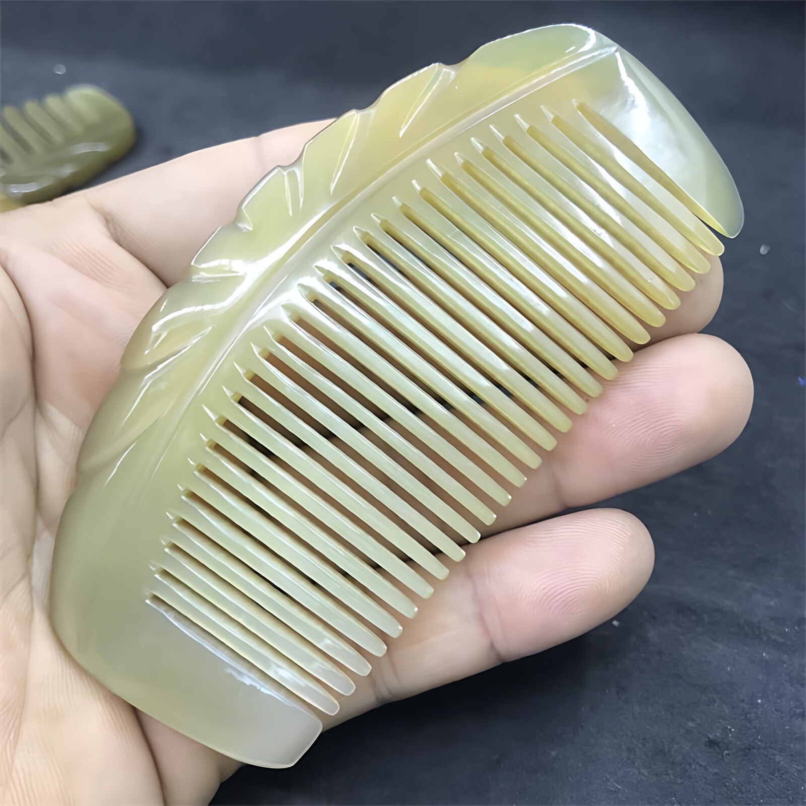 天然纯手工黄牛角梳子半圆10广黄雕刻梳圆齿生发精品梳比木梳好